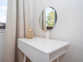 Newly Furnished 2Bed Flat with Peaceful Views, Edinburgh